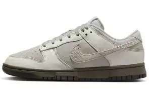 chaussure nike dunk low soldes ironstone fd9746-001